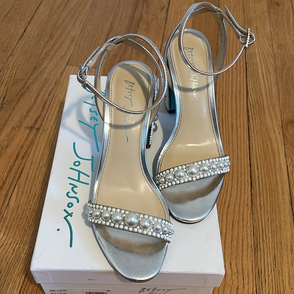 Betsey Johnson heels 7.5 - Picture 8 of 11